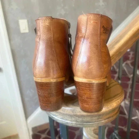 Levi’s ladies booties used good condition. Side zip. Side ze 10. Brown - Picture 6 of 15